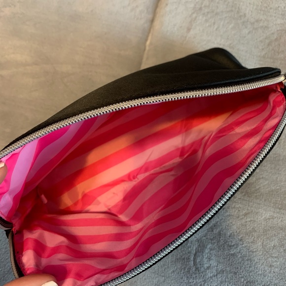 Victoria Secret makeup bag and makeup brushed - Picture 3 of 5